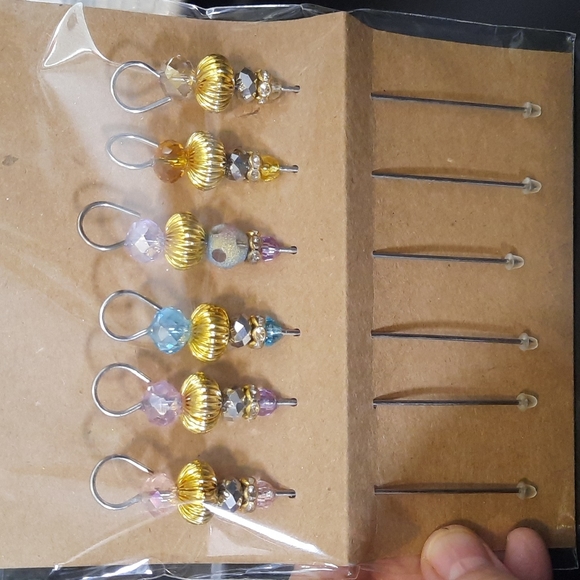 Appetizer pics🍢🍸🍡hand beaded. Goldtone Pastels - Picture 2 of 3